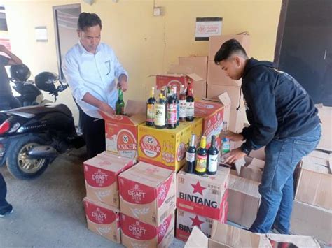 Polres Polman Mengamankan Ratusan Botol Minuman Keras Berbagai Jelang