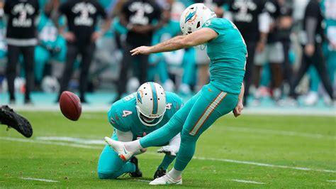 Dolphins' Jason Sanders kicks go-ahead field goal to lift Miami into the playoffs | Fox News