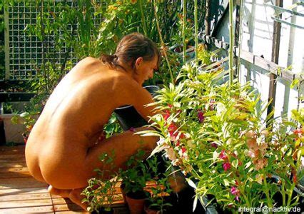 Tutti Pronti Per The World Naked Gardening Day Fiori E Foglie