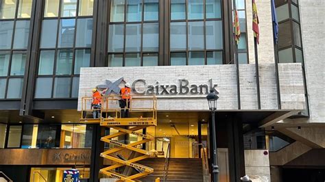 La nueva CaixaBank se estrena en bolsa tras su fusión con Bankia