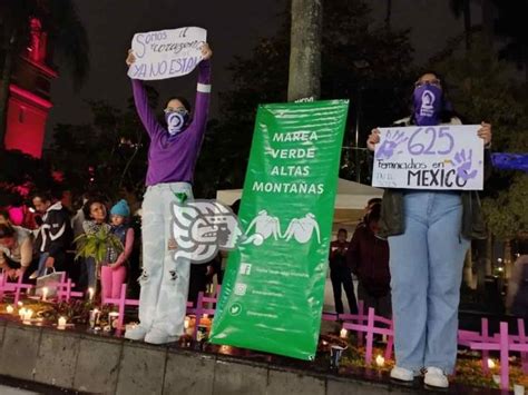 Feministas Colocan Antiofrenda En Orizaba Para Visibilizar Violencia