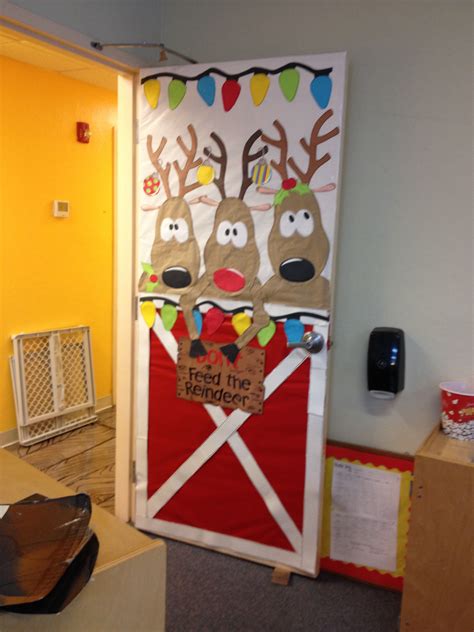 55 festive christmas door decorating contest ideas – Artofit