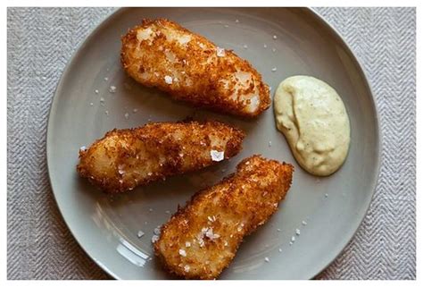 Bâtonnets de poisson en croûte de panko avec aïoli au citron vert et à