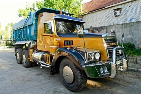 Шикарный КрАЗ-256 GoldenDragon: как хобби помогло карьере