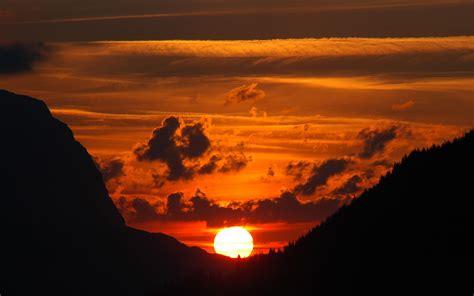 Sunset Between Two Hills Mountain Sunset Landscapes Mountain