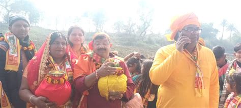 श्री राधेकृष्ण मंदिर के प्राण प्रतिष्ठा को लेकर निकली कलश यात्रा हजारों