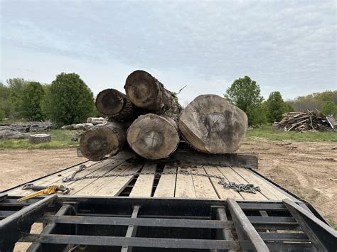 Valley Mill Community Comes Together to Build Sycamore Seating at the