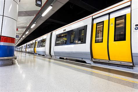 Charing Cross Railway Station Immagine Foto E Immagini Stock Istock