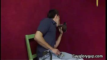 Gay interracial handjobs y desagradable dick chupando película XVIDEOS