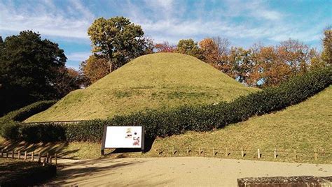 The Enigmatic Takamatsuzuka Tumulus