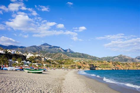 Playa De Burriana Lugares Que No Te Puedes Perder De Nerja Tripkay