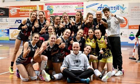 B 2 Femminile La Pallavolo Grosseto Luca Consani Si Sbarazza Con