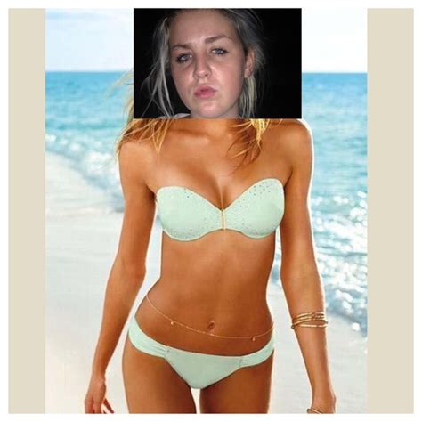Hot Sexy Niamh Flinter Bikini Pics