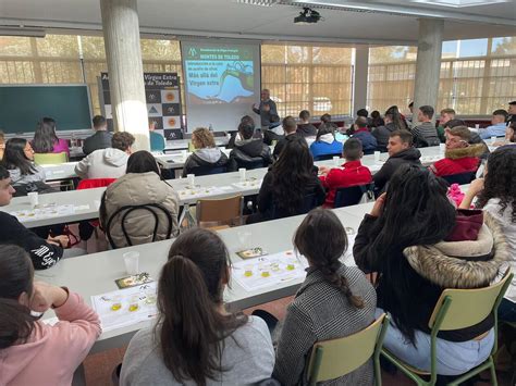 El Alumnado Del Ies Universidad Laboral Aprende A Catar Aceite De Oliva