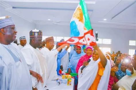 3500 Pdp Nnpp Members Defect To Apc In Yobe Daily Post Nigeria