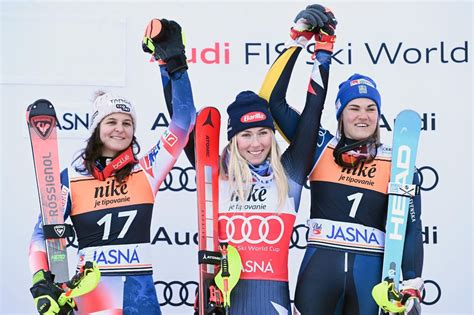 Ski Mikaela Shiffrin gagne le slalom de Jasna et porte son record à 95