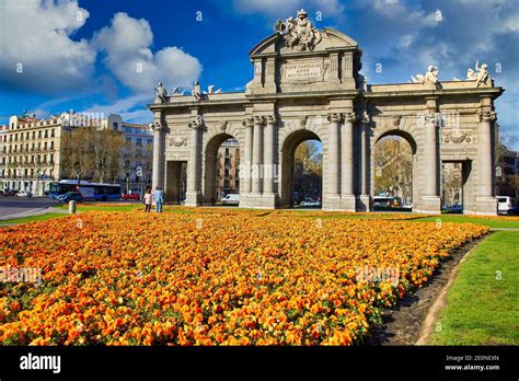 Plaza De Independencia Fotos Und Bildmaterial In Hoher Aufl Sung Alamy