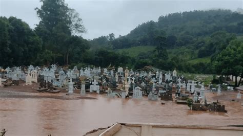 Chuva No Rio Grande Do Sul Moradores Est O Ilhados