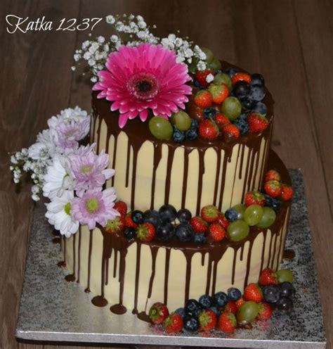 naked s ovocím a živými kvetmi torta Čokoládové torty Torty