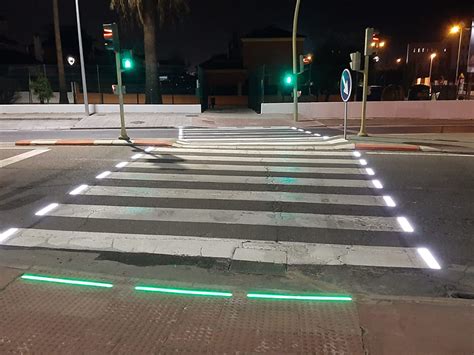 Pasos De Peatones Iluminados Para Mejorar La Seguridad Vial En La