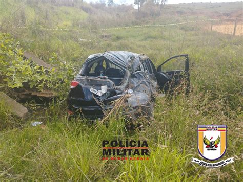 Professora Morre E Outra Fica Ferida Ap S Carro Capotar Na Mg Em