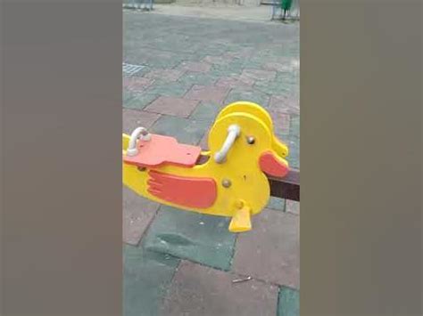 качели балансир на двух пружинах утки , у кого такие тоже во дворе есть ...