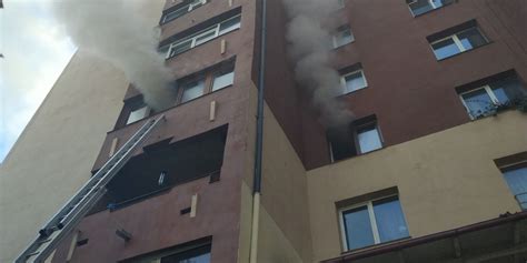 Incendiu puternic într un bloc din Piatra Neamţ Aproximativ 20 de