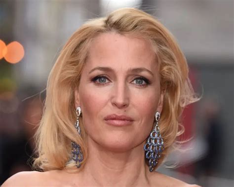 Gillian Anderson Workout Routine | Celebie