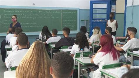 Cidade De SP Adota Apostila Nas Escolas Mas Sem Abandonar Livro