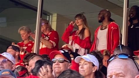 Taylor Swift appears at Chiefs game to root on Travis Kelce as dating rumors reach fever pitch ...