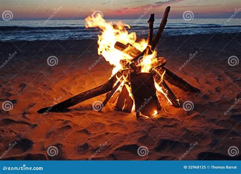 Campfire on the beach stock image. Image of roast, marshmellows - 32968125