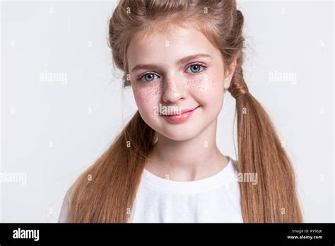 Langhaarige blonde model Fotos und Bildmaterial in hoher Auflösung Alamy