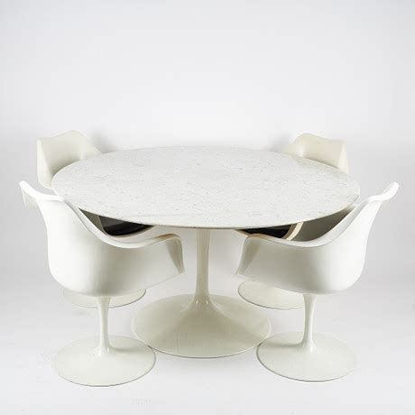 EERO SAARINEN BORD OCH SEX STOLAR Tulip stolarna märkt Knoll sannolikt 1960 tal Möbler