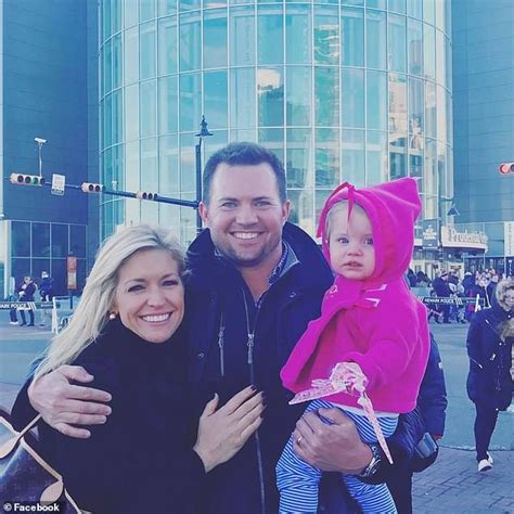 Ainsley Earhardt Salary, Mother, Family, Age, Husband and More