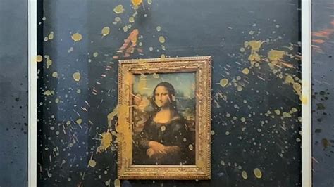 Musée du Louvre La Joconde aspergée de soupe par deux militantes