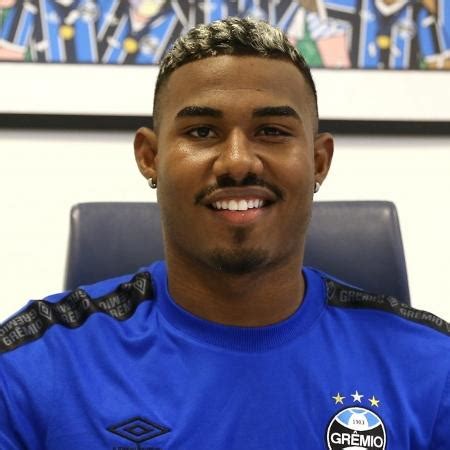 Botafogo lateral Cuiabano deixa o Grêmio e fecha contrato até 2027