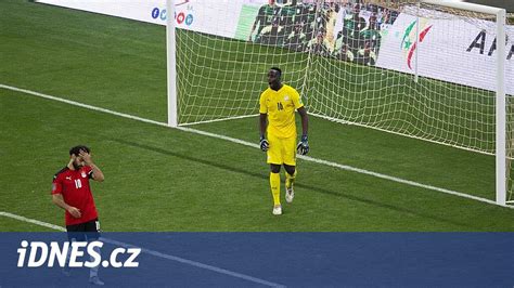 MS 2022 Fotbal Nechutné scény v Senegalu Na Salaha létaly láhve