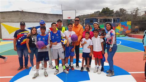 Cancha De La Escuela J J Espinoza Fue Rehabilitada En Su Aniversario