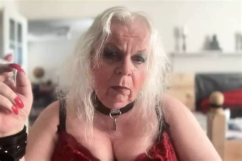 Smoking In Collar And Cuffs Shemale Amateur Amateur Porn Feat