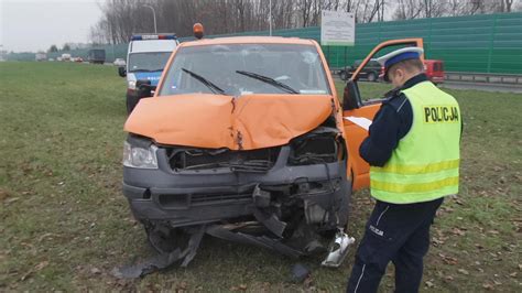 Zderzenie Busa Z Autobusem Dwie Osoby Ranne Tvn Warszawa