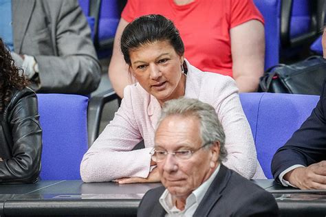 Linken Gründer folgt Wagenknecht Wollen Leute aus Frust und