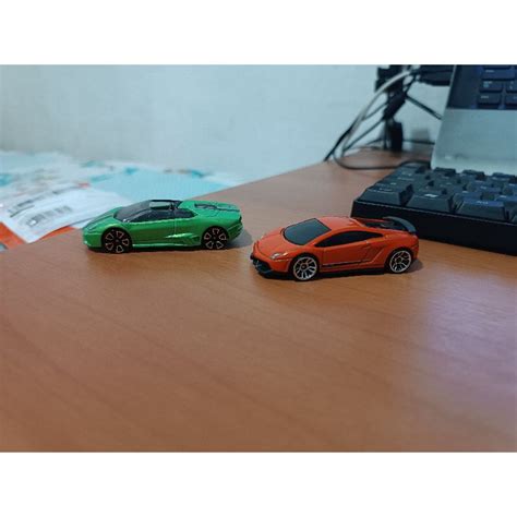 Miniaturas Hot Wheels Lamborghini Lote Fechado 2unds Shopee Brasil
