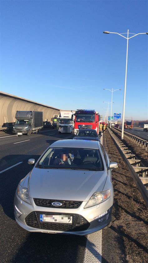 Kolizja 3 pojazdów na AOW Komenda Miejska Państwowej Straży Pożarnej