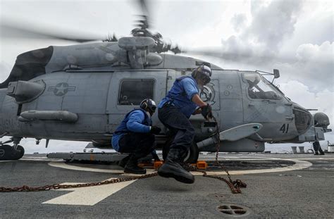 Dvids Images Uss Dewey Ddg Conducts Flight Operations In The