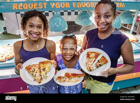 Mr gattis buffet style pizza hi-res stock photography and images - Alamy