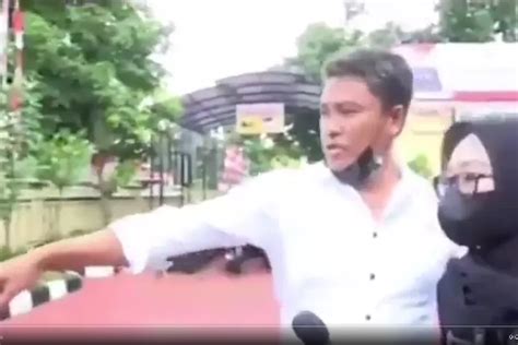 Inilah Video Viral Seorang Oknum Polisi Suruh Wartawan Bicara Dengan