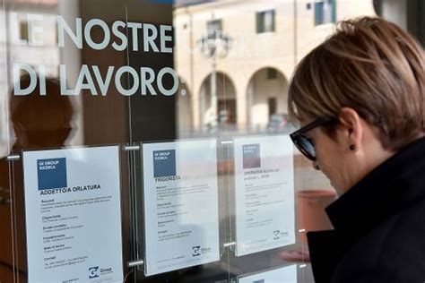 Lavoro Istat A Dicembre Disoccupazione Cala Al Minimi Dal