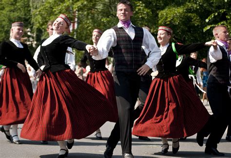latvian folk costumes