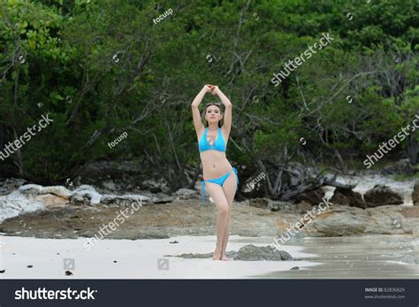 Sexy Bikini Model On Beach Sa Foto Stok 82836829 Shutterstock
