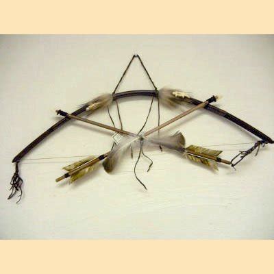 NATIVE AMERICAN NAVAJO BOW AND ARROWS : Lot 328